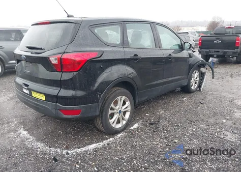 2019 Ford Escape S z USA, uszkodzony, nr VIN 1FMCU0F7XKUC18590